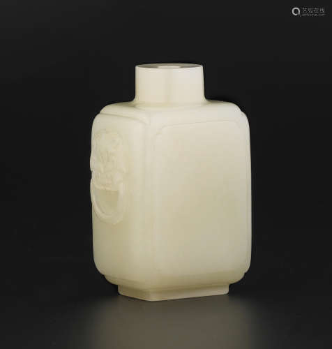Qing Dynasty A white jade snuff bottle