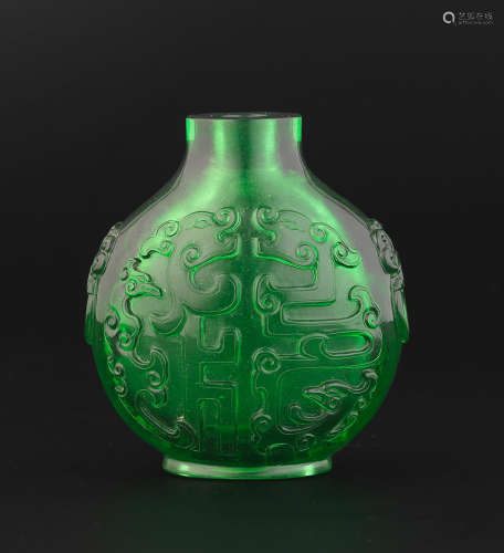 18th/19th century A fine green glass 'chilong' snuff bottle
