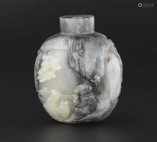 Qing Dynasty A fine white and black jade snuff bottle