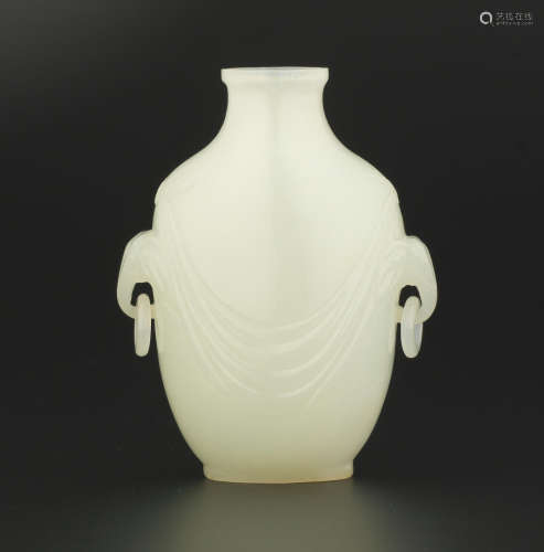 A white jade snuff bottle