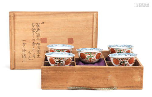 17th century  A set of five Swatow kinrande-style bowls