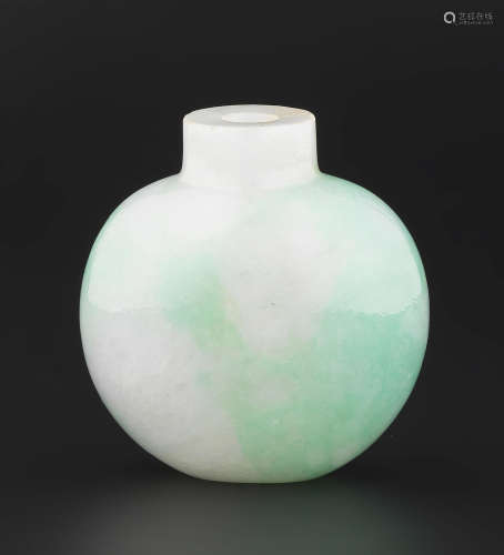 19th century A fine jadeite snuff bottle