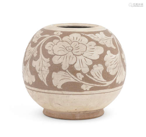 Northern Song/Jin Dynasty A fine and rare Cizhou 'peony-scroll' carved globular jar