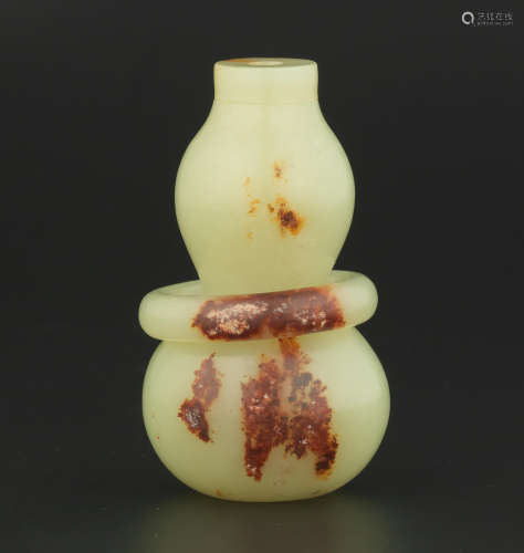 Xingyouheng tang seal mark A yellow and russet jade 'double-gourd' snuff bottle