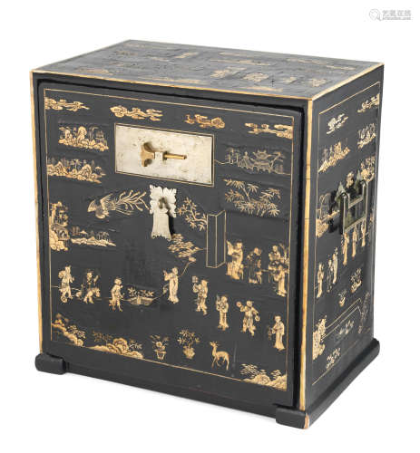 18th century A bone-inlaid black lacquer seal chest and cover, Guanpixiang