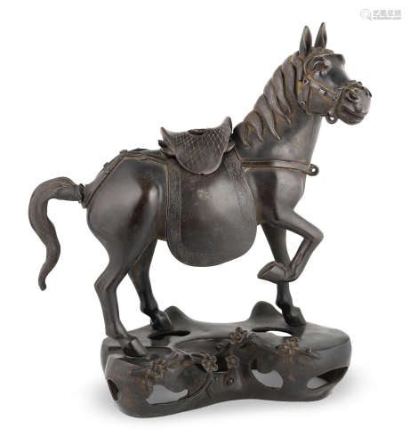 17th/18th century A large bronze 'horse' incense burner and cover
