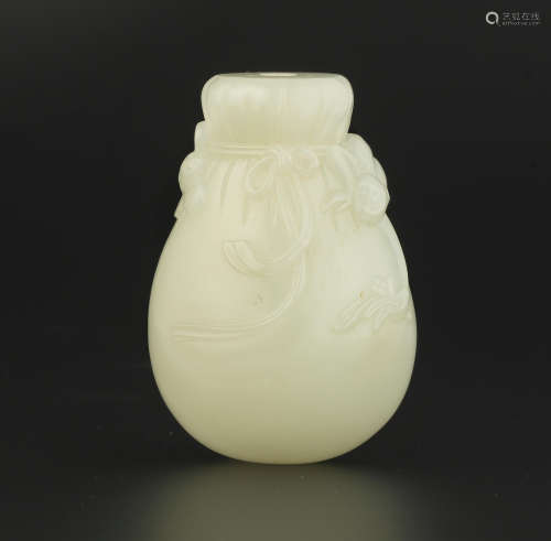 A white jade 'treasure sack' snuff bottle