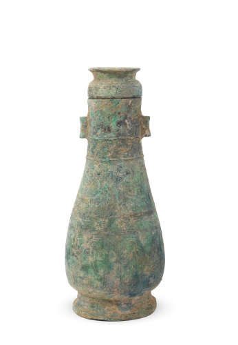 Zhou Dynasty A rare archaic bronze 'phoenix' ritual wine vessel and cover, hu