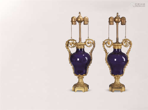 约1920年 法国洛可可式皇家蓝色的瓷台灯 （一对）