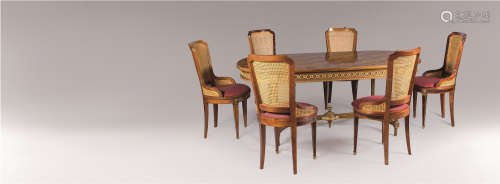 约1900年 一套19世纪法国胡桃胡餐桌和椅子 （一组）