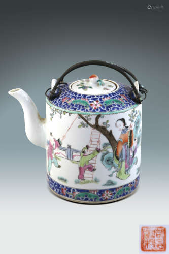 清  粉彩人物纹茶壶