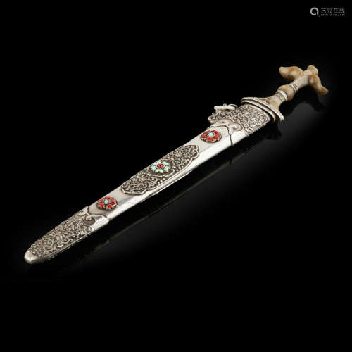 HARDSTONE EMBELLISHED MONGOLIAN SWORD