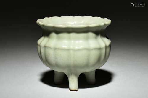 CELADON GLAZED TRIPOD AND LOBED CENSER