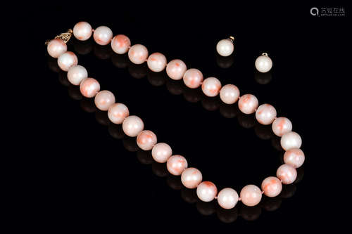 PAIR OF CORAL NECKLACE AND MATCHING EARRINGS