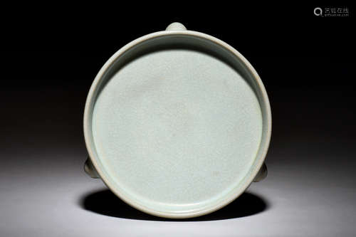 CELADON GLAZED TRIPOD DISH