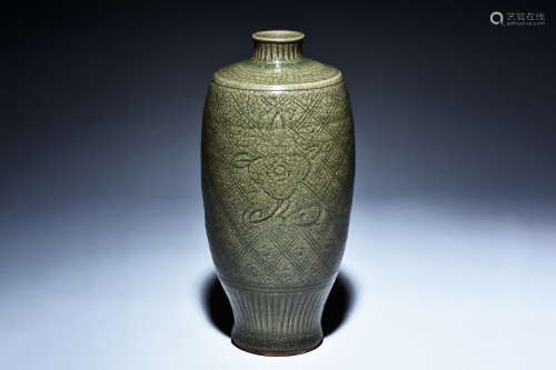 LONGQUAN WARE CARVED FLOWERS VASE