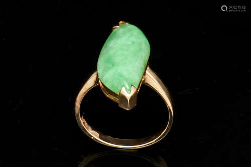 18K YELLOW GOLD JADEITE RING