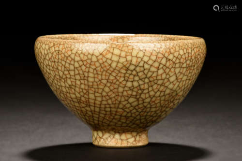 CRACKLE PATTERNED XIUNEISI TEA CUP