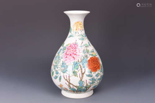 FAMILLE ROSE 'PEONY FLOWERS' VASE