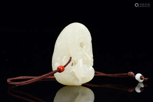 JADE CARVED 'LINGZHI' ORNAMENT