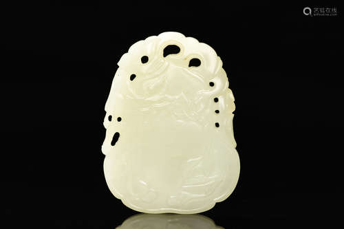 WHITE JADE CARVED 'FLOWERS AND FRUITS' PENDANT PLAQUE