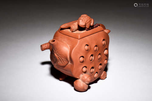 YIXING ZISHA 'LOTUS SEEDPOD' TEAPOT