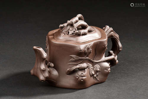 YIXING ZISHA 'TREE' TEAPOT