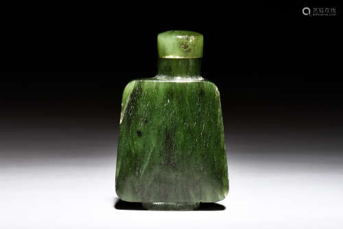 SPINACH JADE CARVED SNUFF BOTTLE