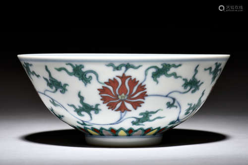 FAMILLE ROSE 'FLOWERS' BOWL