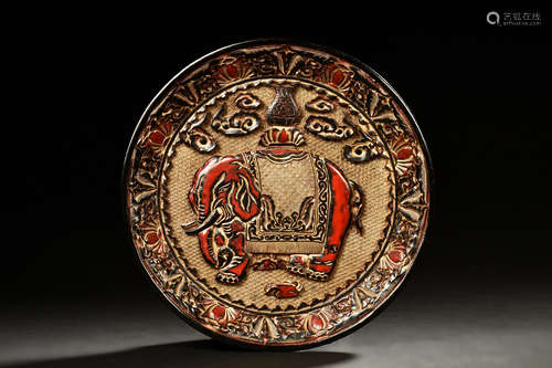 LACQUER CARVED 'ELEPHANT' DISH