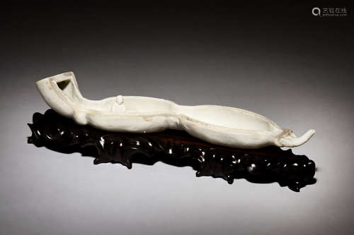 PORCELAIN CARVED 'BOAT' FIGURE WITH STAND