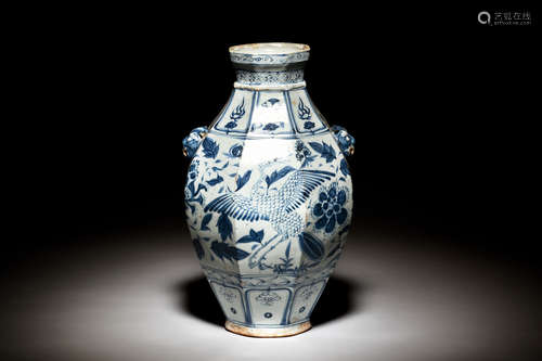 BLUE AND WHITE OCTAGONAL 'MYTHICAL BEASTS' VASE