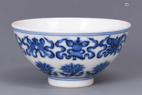 BLUE AND WHITE 'FLOWERS' BOWL