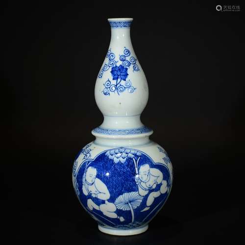 A Blue And White Gourd Vase