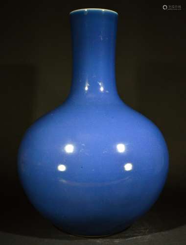 Guangxv Mark, A Blue Glazed Vase