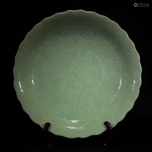 Qianlong Mark, A Green Glazed Dish