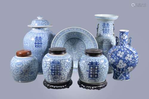 A Chinese blue and white vase, late Qing Dynasty