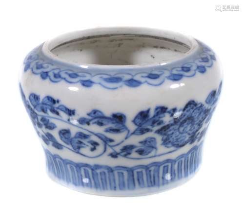 A small Chinese blue and white 'scholar’s desk' water cup , Qing Dynasty