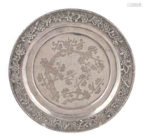 Luenwai. A Chinese export silver dish , 16.5cm diameter Provenance: ‘Mr