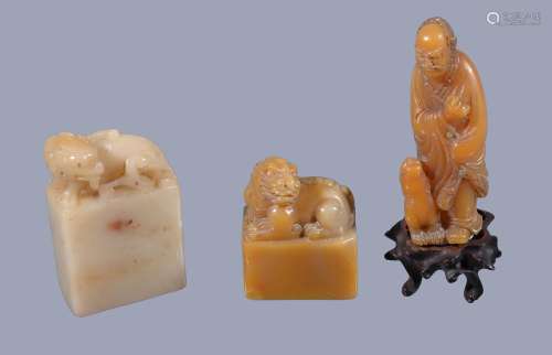 A small well carved Shoushan soapstone of an immortal , Qing Dynasty