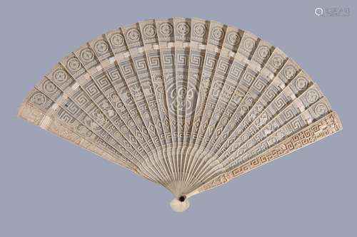 Ω A Chinese ivory brise fan, Canton, circa 1800