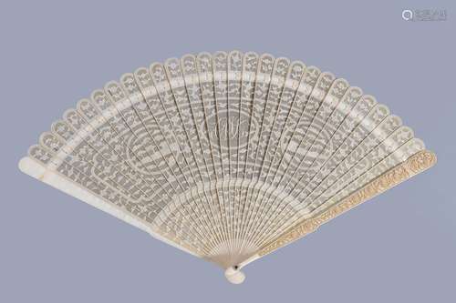 Ω A large Chinese ivory brise fan, Canton, first quarter of the 19th century