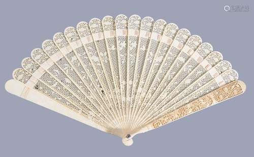 Ω A Chinese ivory brise fan, Canton, first quarter of the 19th century