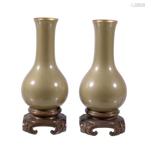 Two Chinese lacquered wood Shen Shao An style vases, of baluster form