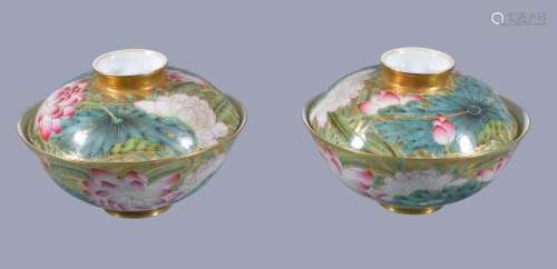 A pair of Chinese gold-ground Famille Rose bowls and covers, painted in pink