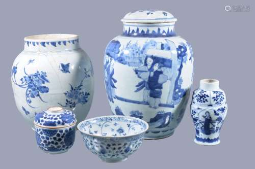 A Chinese blue and white vase and cover, Transitional, 17th century