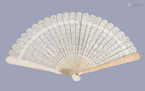 Ω A Chinese ivory brise fan, Canton, circa 1780-1790