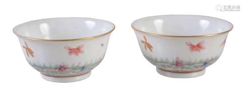 A small pair of Chinese Famille Rose bowls