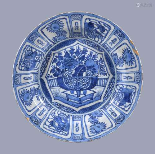 A Chinese blue and white Kraak porcelain deep dish, late Ming dynasty