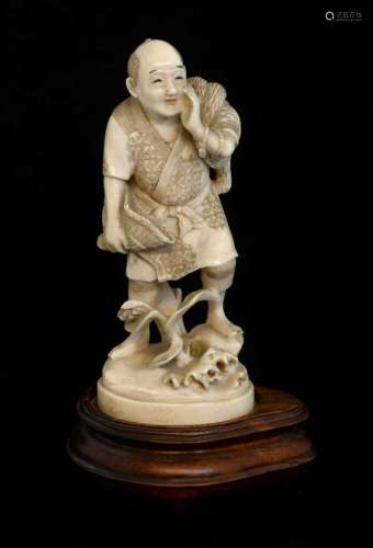 Early 20th century Japanese carved ivory okimono of a man calling out and holding a basket, signed to base, 13cm high, on non-matching hardwood base,PLEASE NOTE: THIS ITEM CONTAINS OR IS MADE OF IVORY. Buyers must be aware that regulations of severa